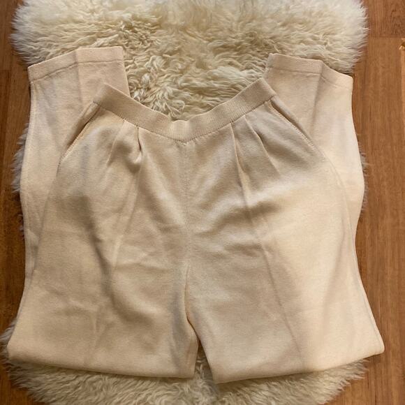 St. John Pants - St. John Knitwear Pleated Santana Knit Pants Cream EUC Sz 8 Stretchy Classic